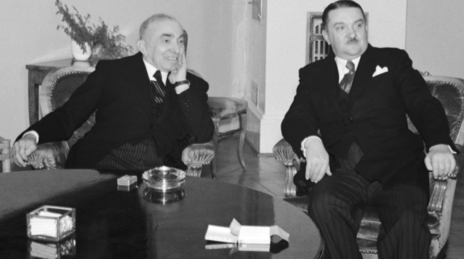 Úsměvy klamou. Dva obětovaní muži, protektorátní prezident Emil Hácha a protektorátní premiér Alois Eliáš na Nový rok 1941. Zdroj: ČTK 