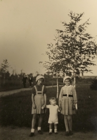 With aunt and cousin in 1939