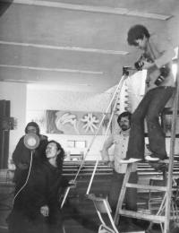 Documenting the Stations of the Cross by Mikuláš Medek in the Church of St. Joseph in Senetářov in 1976, from left Petr Mikeš, Vít Pelikán, Rostislav Valušek, Tomáš Vážan