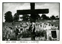 Fotografie Rudolfa Prekopa z období vzniku Muzea Andyho Warhola v Medzilaborcích, počátek 90. let