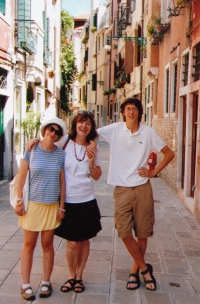 Milena Kalinovská with children on holiday in Venice, 2009