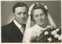 Wedding photo of Miroslav and Ludmila Herots in 1953