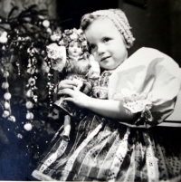 Jana Vítková in a traditional costume from Chodsko region, in which she welcomed the liberators in 1945 (the photo comes from that time)