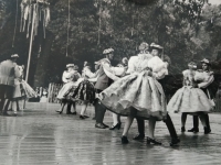 Marie Knechtová dancing