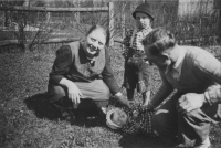 Annelies Hennig with her parents and brother during the war