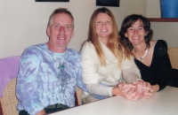 Photo of the witness with meditation master Isira Sananda (center)