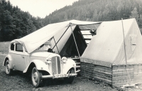 Takto stanovali František a Zdeňka Skořepovi, rodiče pamětnice, s dětmi v roce 1964