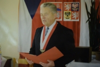 Miroslav Netolický as mayor of Záboří nad Labem during the welcoming of citizens