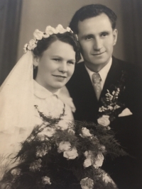 Wedding photograph of the Spáčil family, 1954