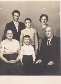 Family photo from the wedding of Václav Jílek's cousin Dagmara Šikulová. From top to left: his father Václav Jílek, witness Václav Jílek Jr., his mother Anastázie Jílková (nee Pastyříková), his grandfather František Pastyřík, his younger brother Lubomír Jílek, his grandmother Anastázie Pastyříková, 1963 