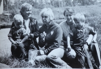 With sisters and children: Jana on the left, Ludmila Polesná in the middle, Jaroslava Valová on the right