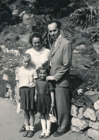 The married couple with their daughters Hana (left) and Irena at the Prague Zoo (1960)