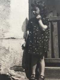 Marie Hlídková as a child in Stribrna Skalice during the Second World War