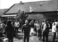 End of Kurt Gebauer's exhibition, Zdeněk Hůla standing in the middle, Gallery H, Kostelec nad Černými lesy, mid-1980s