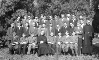 Fourth year of the Velehrad Grammar school, the class teacher was Norbert Zelený. Far right standing C. Josef Vagunda, temporarily prefect. Next to Zelený left Vl. Ovčáčík, on the right Josef Kolmaš, Jan Rybář. 2nd row: fifth Josef Jakubec. 3rd row: fourth (covered) J. Hladiš. - A year later, after the fifth year, five students left for the novitiate: always from the left - 1st row fourth Josef Kolmaš, 2nd row first Jindř. Rajnoch, second Jindřich Lípa, fourth Josef Daněk, sixth Josef Šedivý, 1946/7