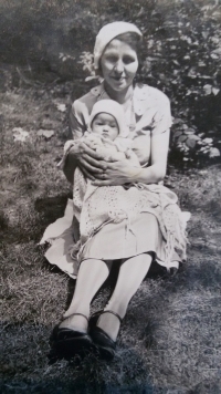 Eliška with her mother