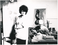 Božena Krejčová s manželem Bořivojem v ateliéru, Červený mlýn, 1972.