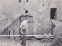 A snap from the life of the Krouz family in the 1950s in Chotěšov near Podbořany
