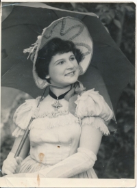 Jana Hrabětová in a theatre play, 1957