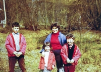 S manželkou Blankou, synem Petrem (ročník 1962), Zdeňkem (ročník 1965) a dcerou Lucií (ročník 1969)