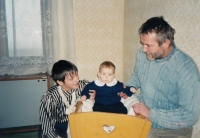 Alena Vondrášková with her husband Jan Vítek and their daughter Ema, 1995