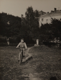 Way to the kindergarten, 1956