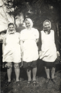 Wedding, from left Mr. Žváčková, Mr. Boštíková cook, mother, Borová, 1953