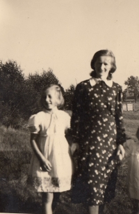 Marie Plachá with her mother Anna Sitková, 1944