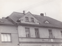 Zchátralý Panský dům, foto po r. 1989