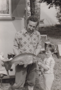 Fr. Drápala se synem Danielem a svým úlovkem, 80. léta