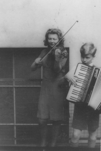 Václav Kabát with his sister Jiřina (turn of the 30s and 40s)