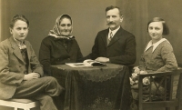 Siblings Marie Valešová (Hladíková) and Josef Valeš (2.3.1919 - 23.9.1993) Valeš during holidays with their mother's parents Anna and Václav Srazil in Ostřetín near Holice in Czech