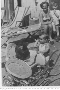 Lučenec 1952, with mother Pavla, in front Ivan Holländer, Martin Rodan's cousin