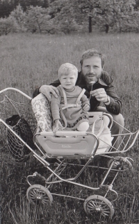 Husband František Srovnal with his daughter in 1981