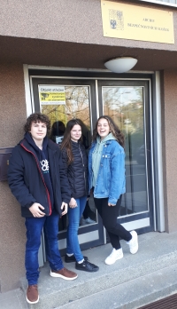 The student team in the Security Services Archive, from left Martin Mezera (grandson), Karolína Váňová and Natálie Skurková