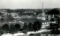 The Jugočeška factory on a pre-war postcard; Description: The merchant Carniolan and the entrepreneur Franjo Sirc attracted the Czech investor Emilio Storz, who supported the establishment of the large textile factory Jugočeška in 1923. It was built on the right bank of the Sava River and produced cotton fabrics and artificial silk