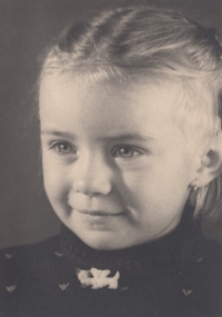 Věra Zajícová v roce 1946