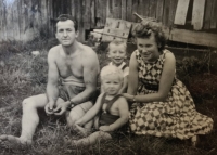 Jaroslava Kotlabová with her second husband and family in 1961 in Vlastiboř