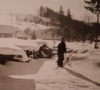 Bratr František jako šestiletý na lyžích, Kunvald 1944