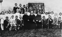 First Holy Communion of Marie Oharková, she is sixth from the right, Tlumačov 1944