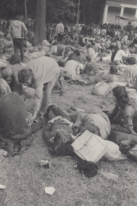 Přehlídka rockových kapel, park ve Veselí nad Moravou, 1980