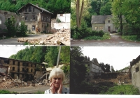 Sieglinde Vendolsky im Lager Rabstein, Anfang der 90er Jahre. "Damals standen noch Ruinen und
Grundmauern des Lagers, die heute nicht mehr existieren. Das Foto mit
meinem Konterfei zeigt das große ehemalige Fabrikgebäude, unsere erste
Aufnahmestätte, an die ich mich noch sehr gut erinnern kann, wo wir
aufeinandergeschichtet waren wie Ölsardinen."