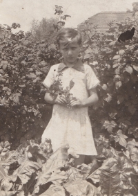 The witness's mother Miloslav Pohnětalová in her native Pardubice, 1920s