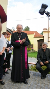 Adolf Pintíř, consecration of the altar in the chapel of the Holy Trinity in Cehnice, 2014