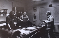 
Karol Žižkovský and Oldřich Kulhánek (in the middle) in the printing workshop of Tomáš Svoboda (left), 1990