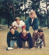 Rostya Gordon-Smith s manželem a se syny, Japonsko 90. léta 20. stol.