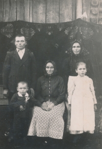 Family Pinkava from Rovenska, undated