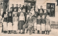 Schoolchildren from Rovensko, witness in the bottom row, third from the right, 1956