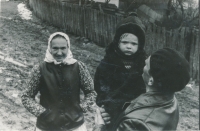 The Pelnářs with their son, photos from the filming of the documentary Piemule, early 1980s