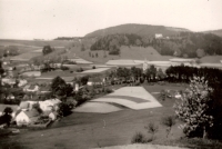 The village of Pstrążna (originally called Stroužné, later Strausseney and Straußdörfel)